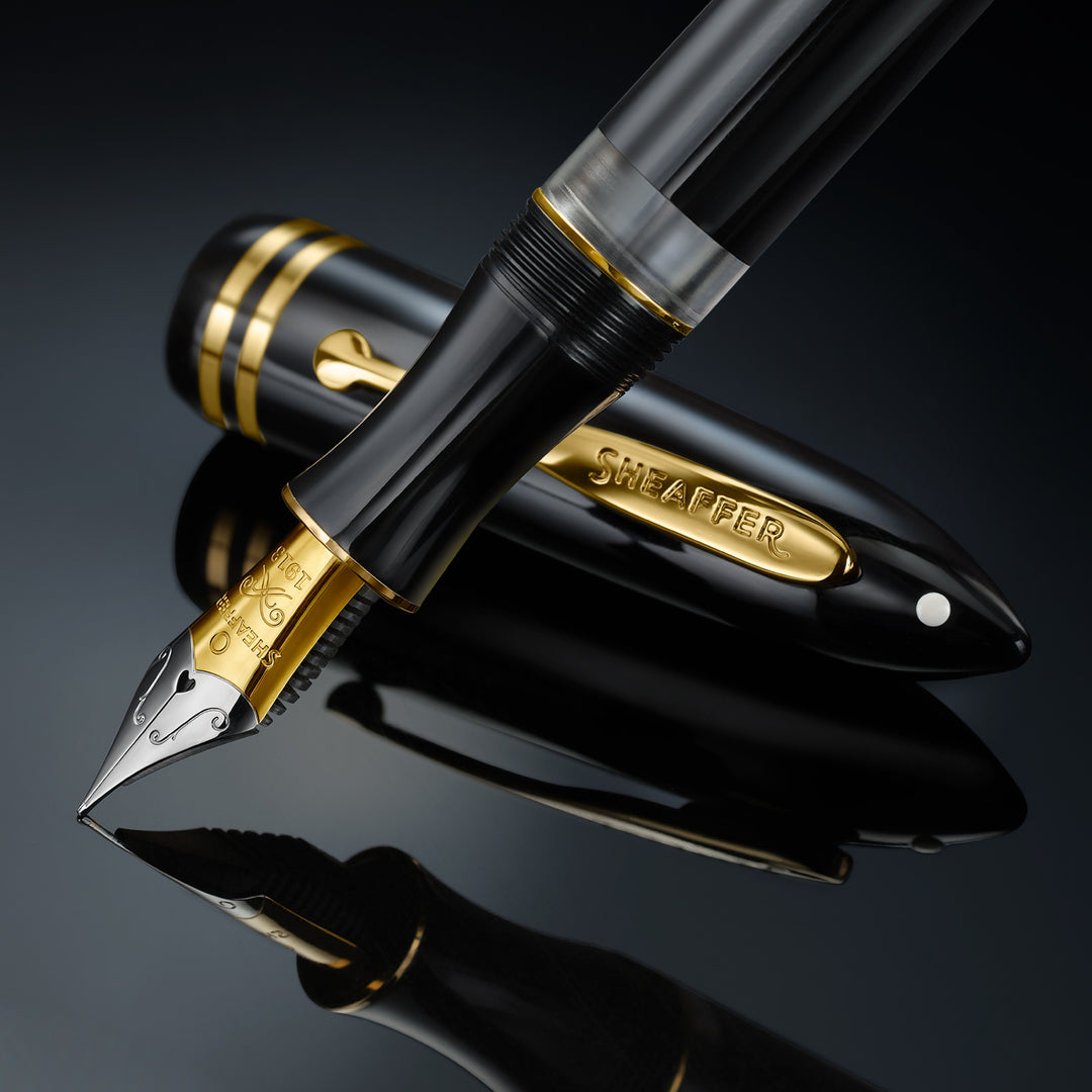 Close-up of the Sheaffer Balance III E893 bi-colour stainless steel nib engraved Sheaffer 1913
