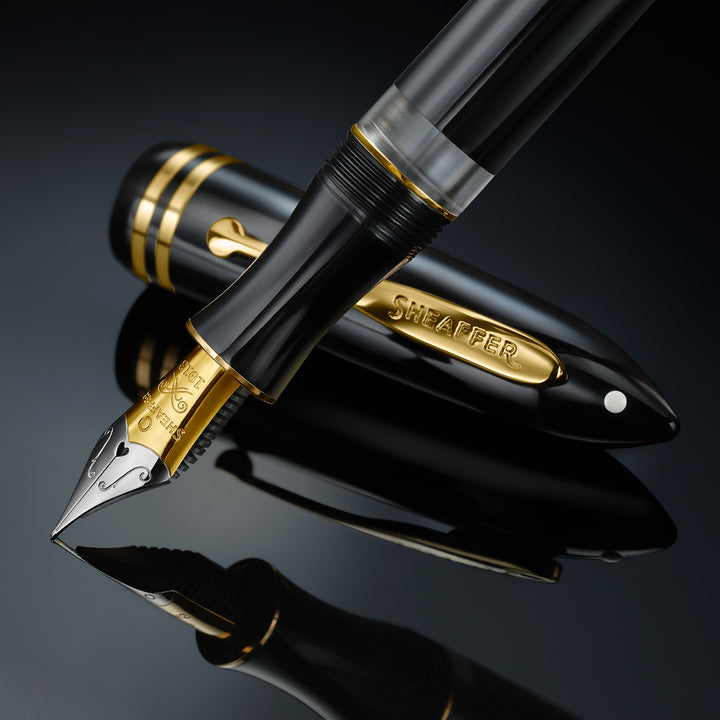 Close-up of the Sheaffer Balance III E893 bi-colour stainless steel nib engraved Sheaffer 1913