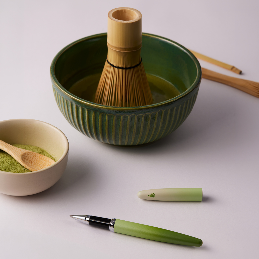 Sheaffer Matcha VFM E9431 green ombre gradient rollerball pen with chrome trims – lifestyle photo 1