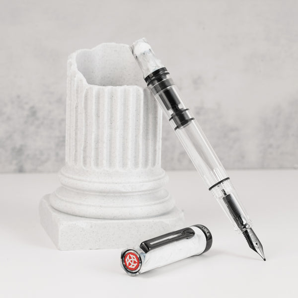 将图片加载到图库查看器，TWSBI ECO Fountain Pen Carrara with Onyx Trim – clear demonstrator barrel, marbled white cap, black stainless steel nib
