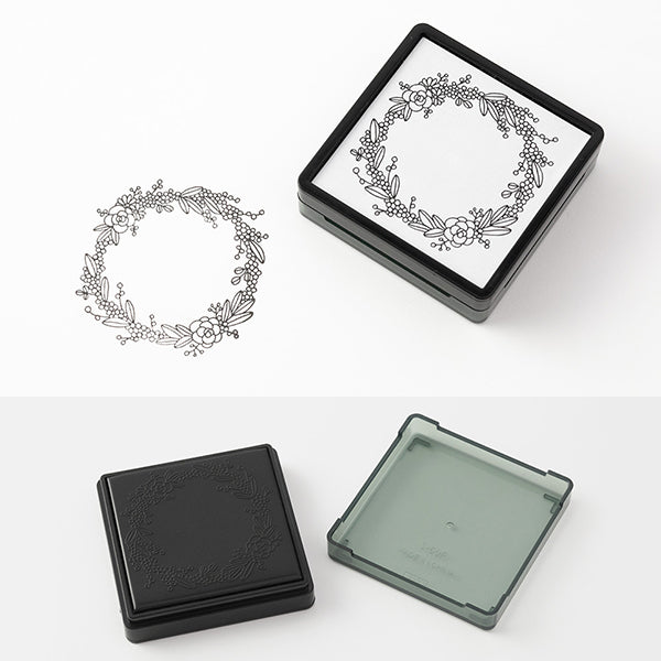 Midori Paintable Stamp Pre-inked Wreath — detail view